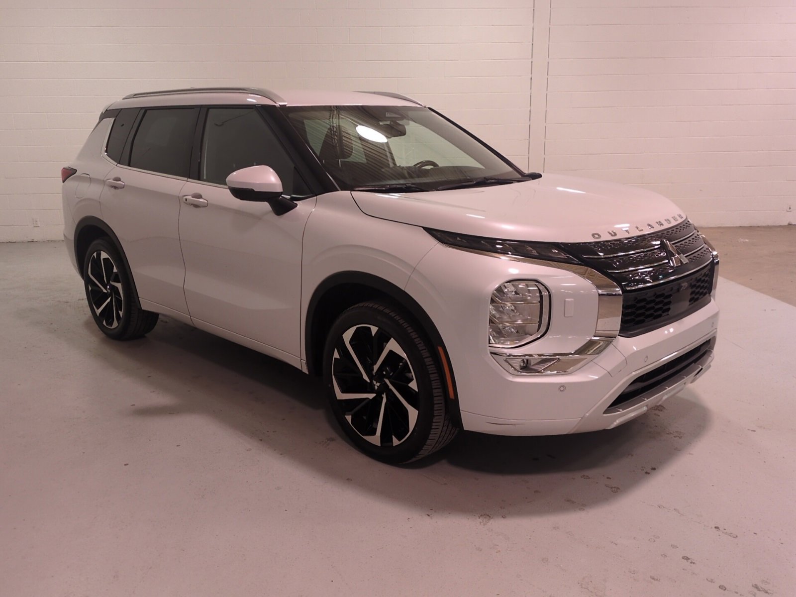 Used 2023 Mitsubishi Outlander SEL
