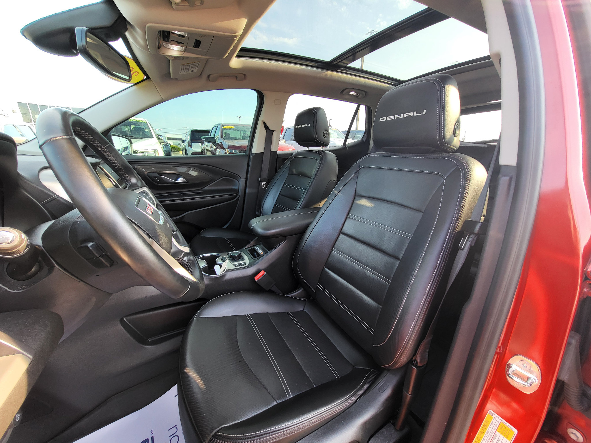 Used 2024 GMC Terrain Denali w/ Denali Premium Package AWD/4WD image 10