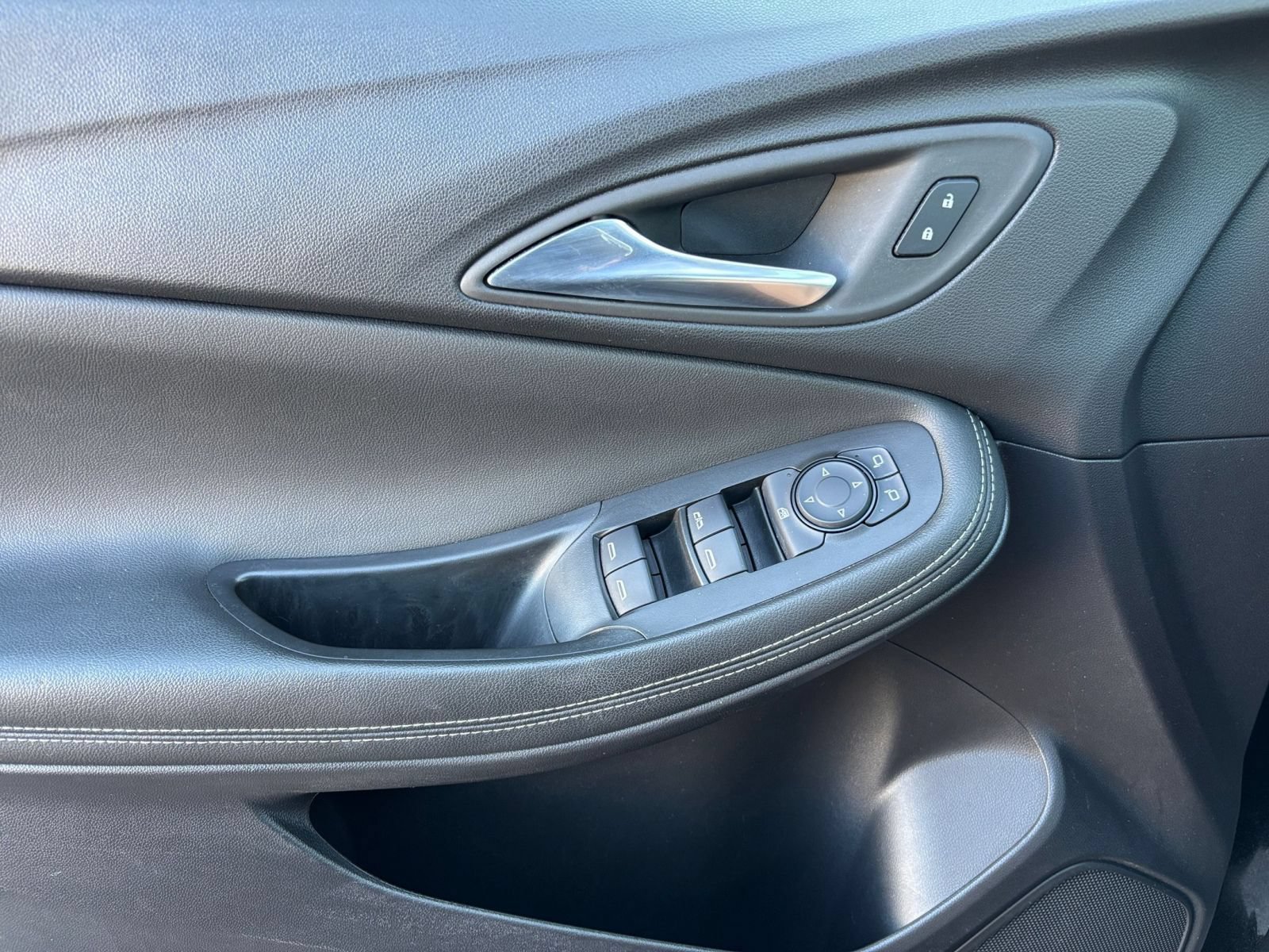 Used 2025 Buick Encore GX Preferred FWD image 18