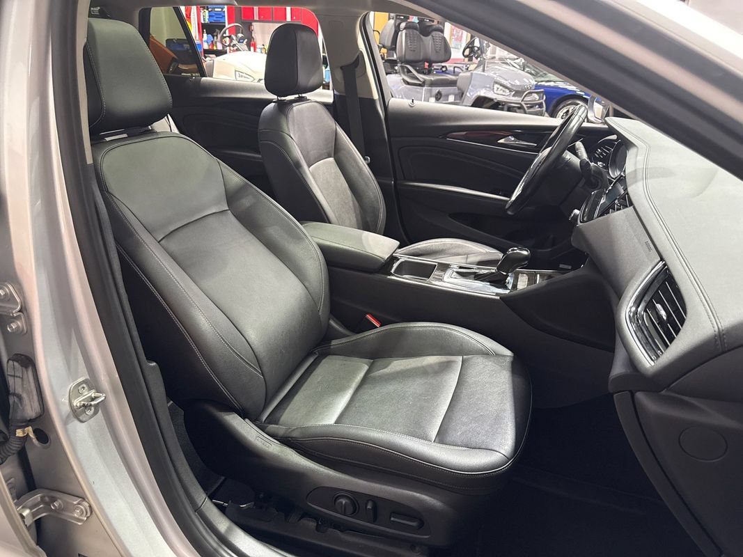 Used 2018 Buick Regal Essence w/ Sights and Sounds Package AWD/4WD image 16