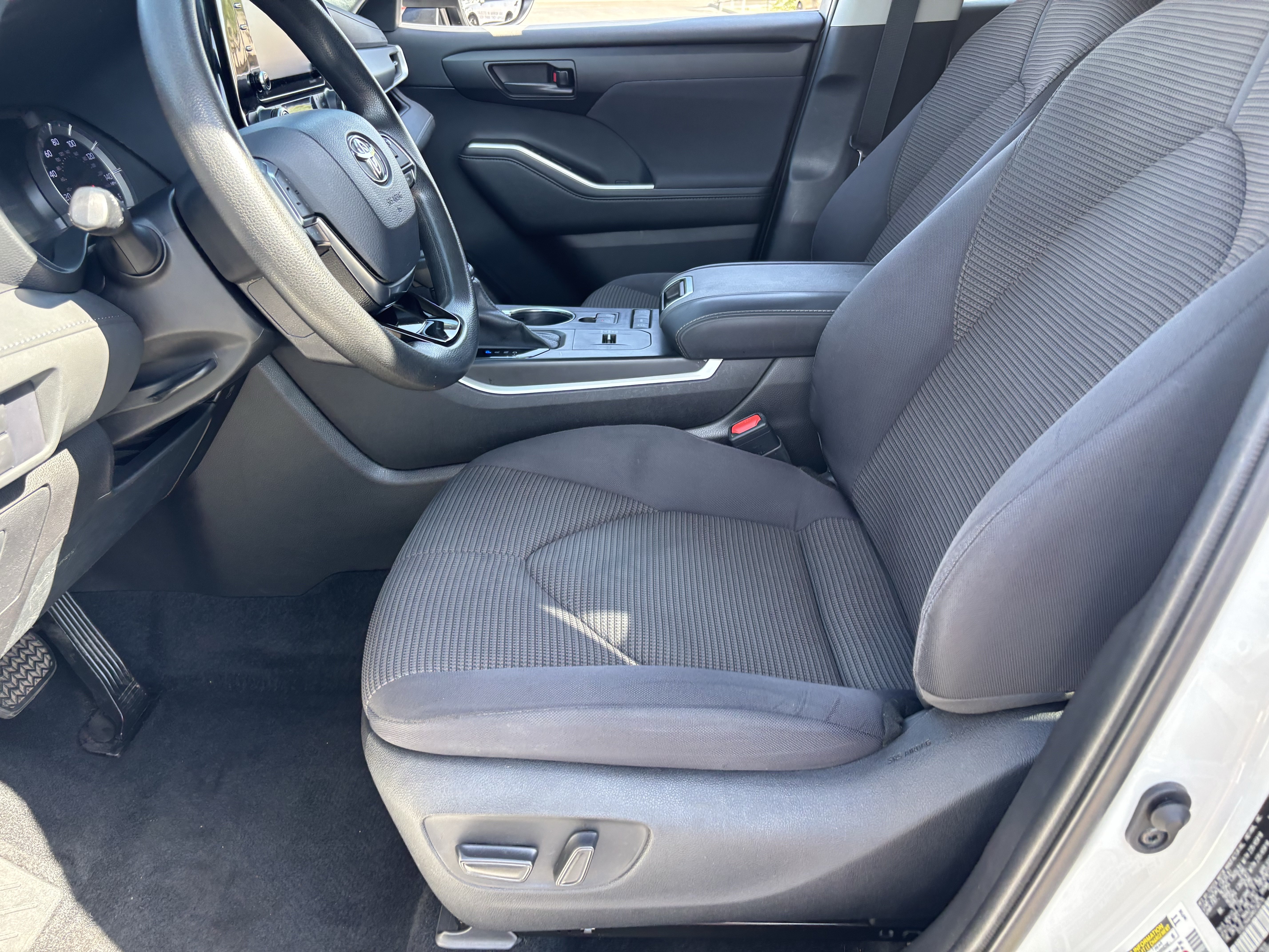 Used 2021 Toyota Highlander L FWD image 16