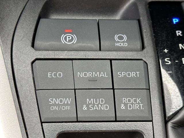 Used 2025 Toyota RAV4 XLE AWD/4WD image 32