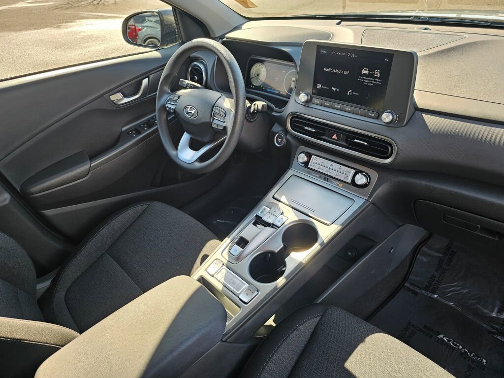 Used 2023 Hyundai Kona SE image 28