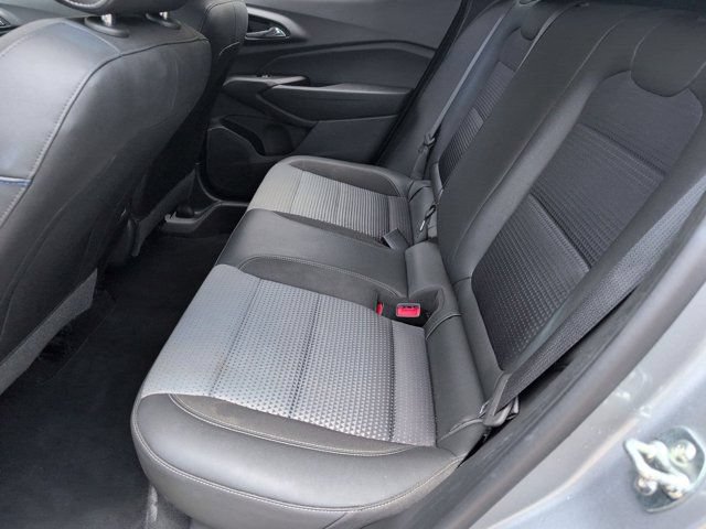 Used 2025 Chevrolet Trax LT w/ LT Convenience Package FWD image 27