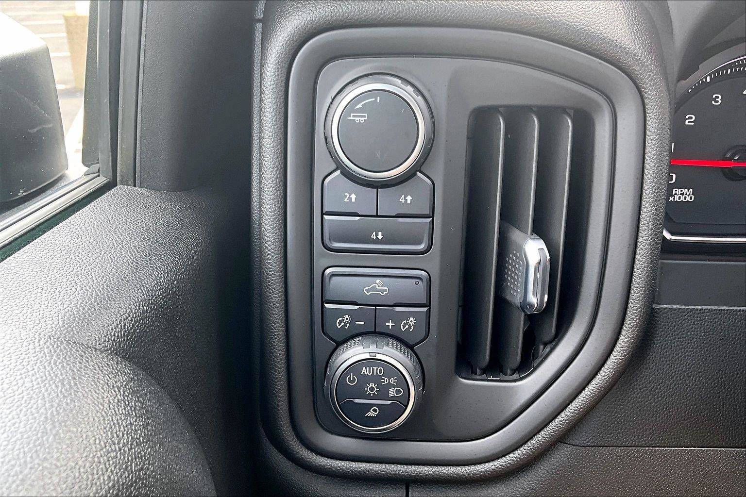 Used 2022 Chevrolet Silverado 2500 Custom w/ Custom Value Package AWD/4WD image 35