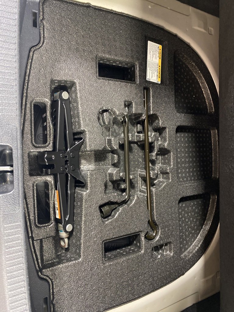 Used 2018 Toyota Camry XLE image 29