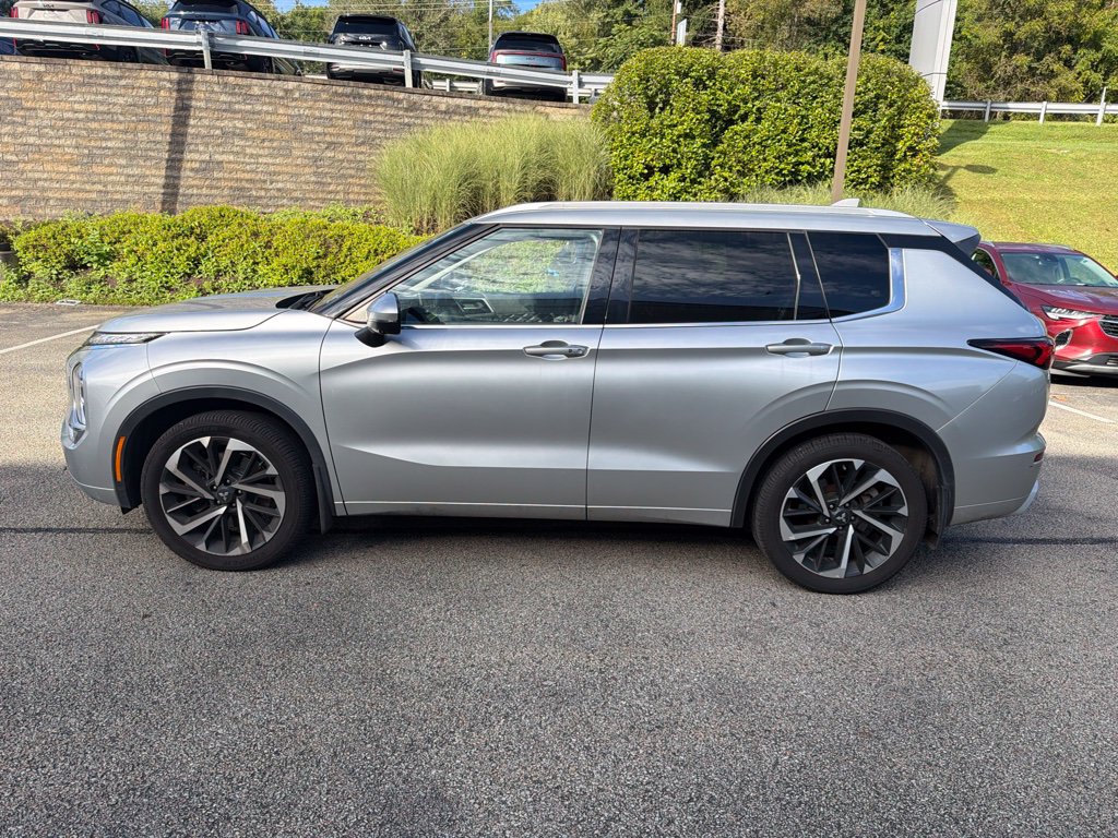 Used 2022 Mitsubishi Outlander SEL AWD/4WD image 3