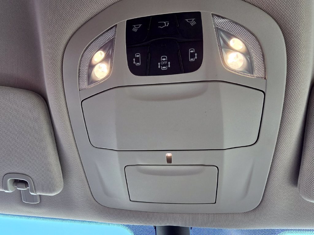 Used 2023 Chrysler Pacifica Touring-L FWD image 24