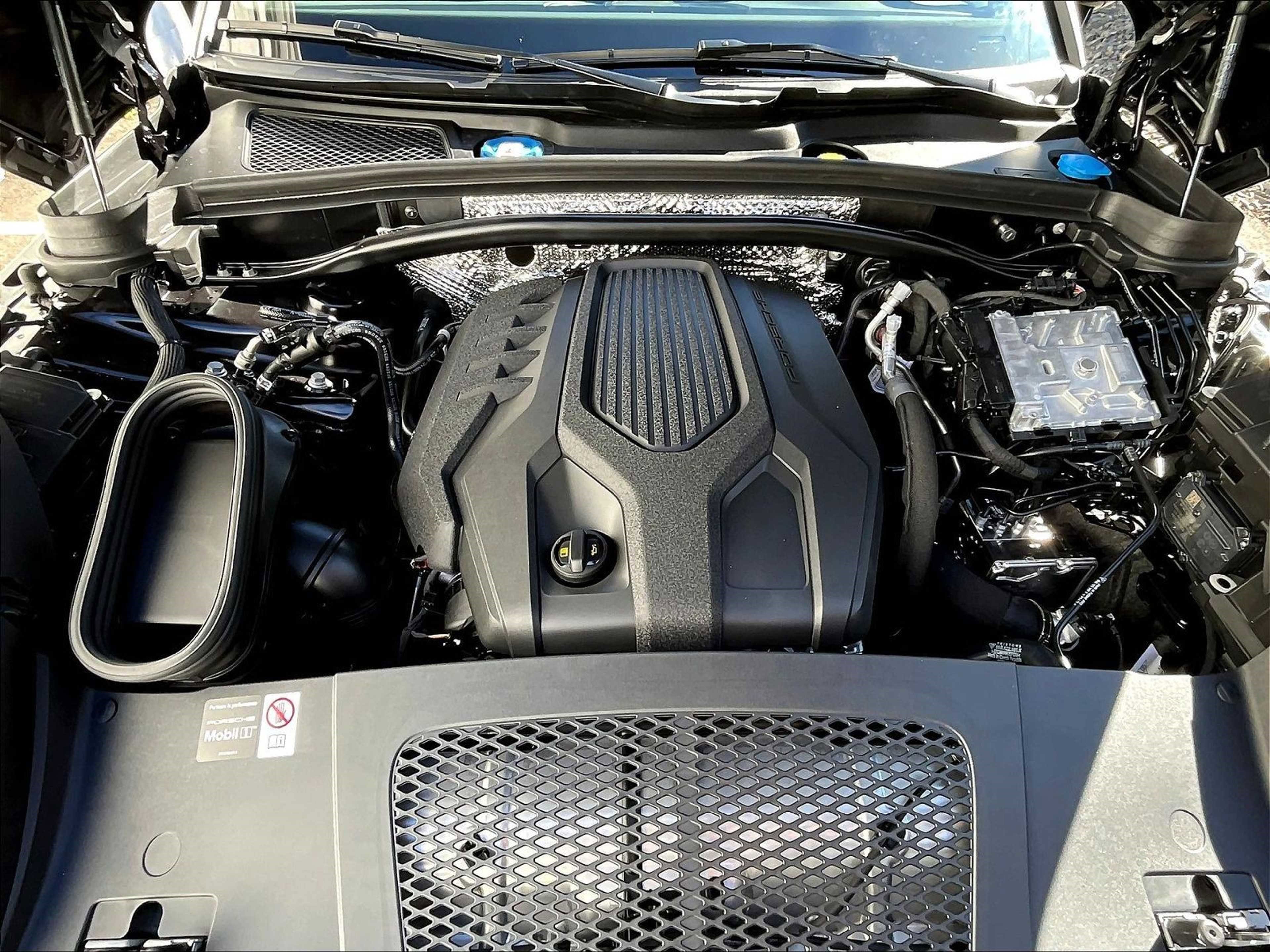 New 2026 Porsche Macan image 12