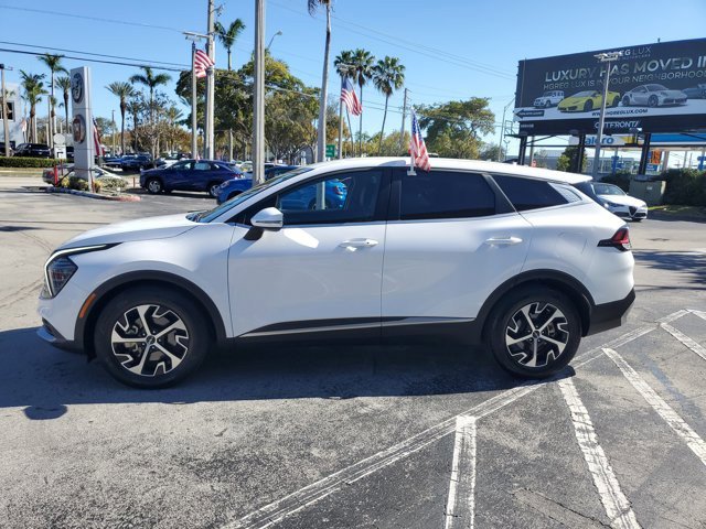 Used 2024 Kia Sportage EX image 4