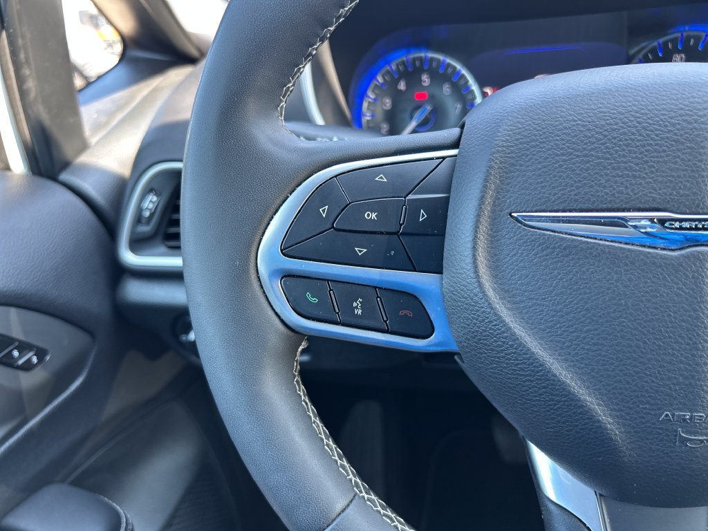 Used 2025 Chrysler Pacifica Select FWD image 22