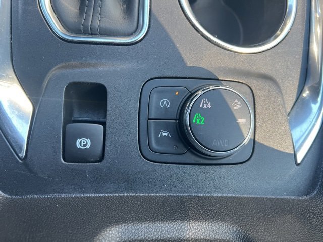 Used 2023 Chevrolet Traverse Premier image 35