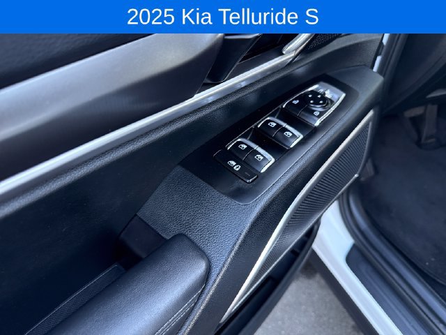 Used 2025 Kia Telluride S AWD/4WD image 11