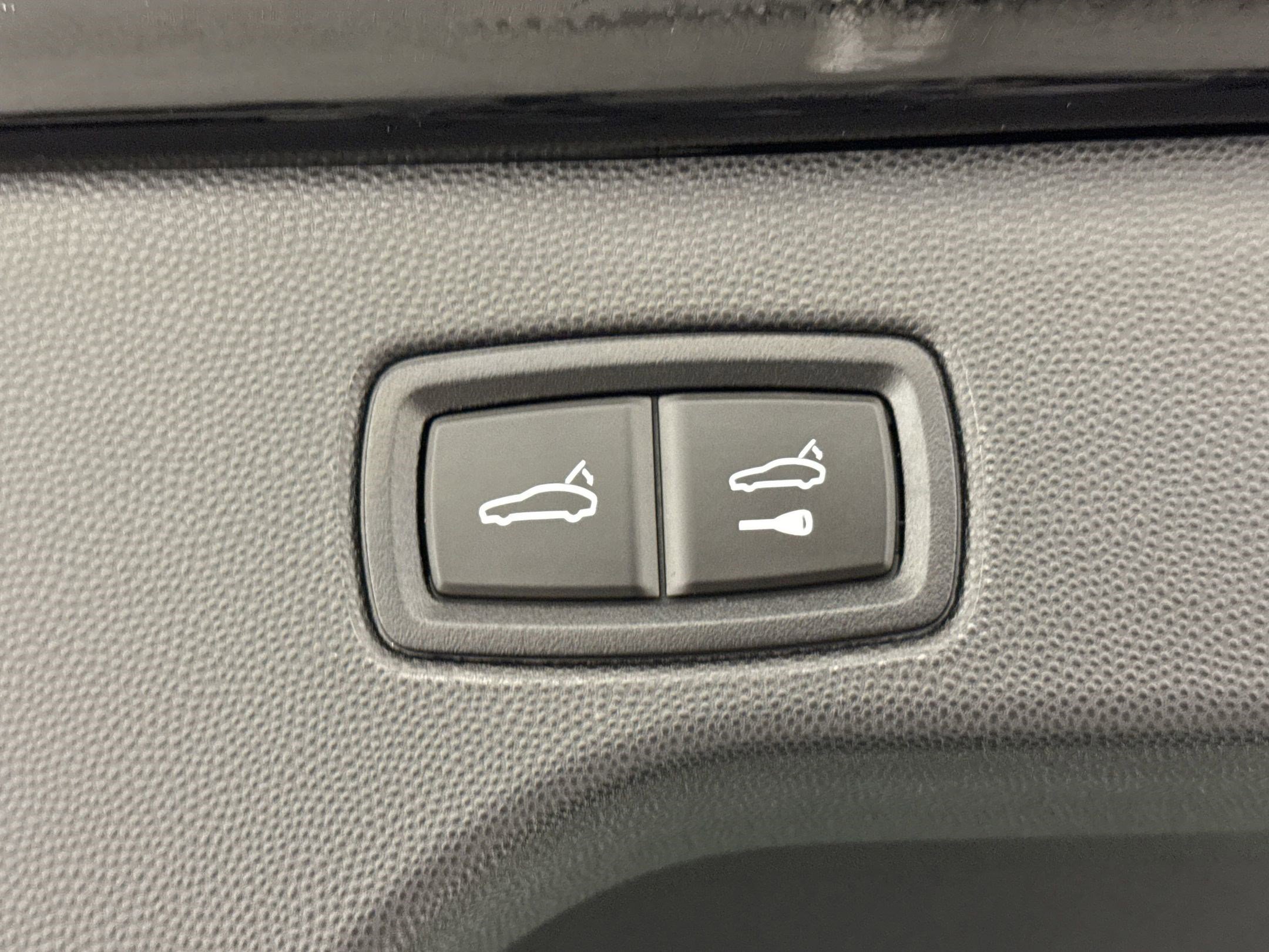 Used 2024 Porsche Macan 4 Electric image 35