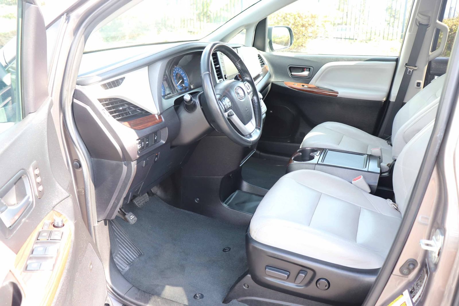 Certified 2020 Toyota Sienna Limited FWD image 22