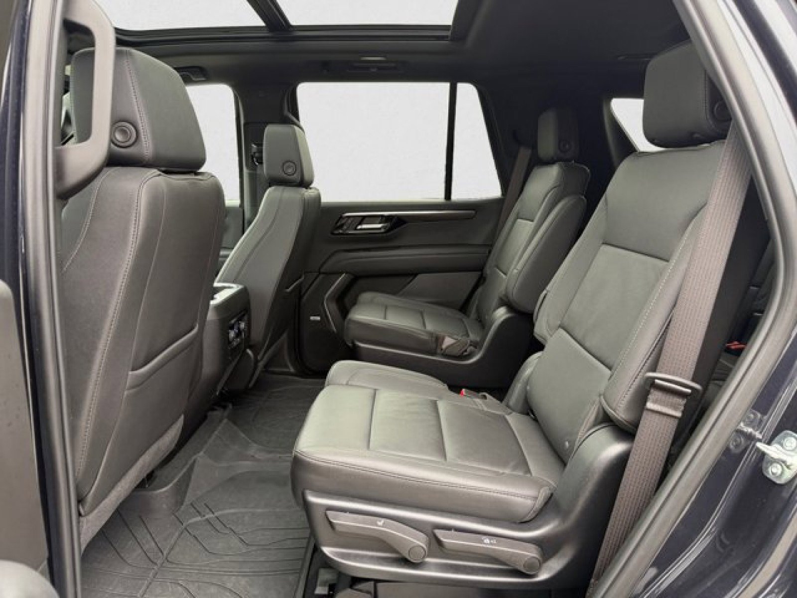 Used 2025 Chevrolet Tahoe Z71 w/ Comfort Package image 18