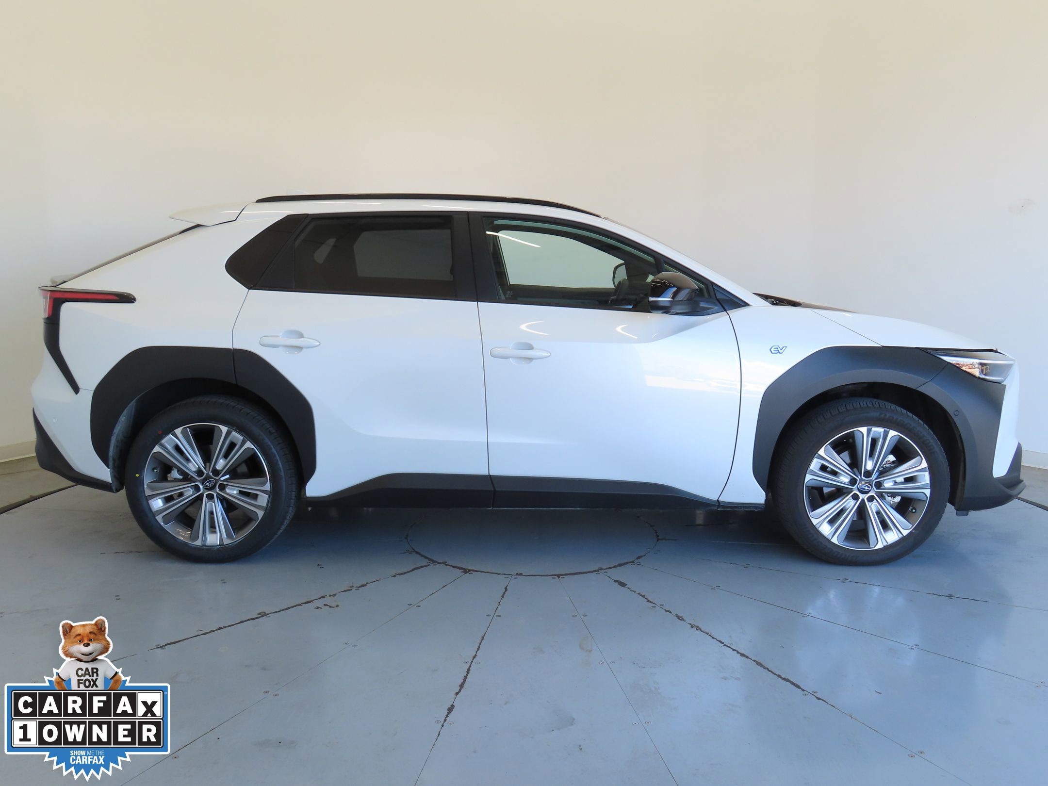 Used 2025 Subaru Solterra Limited image 2