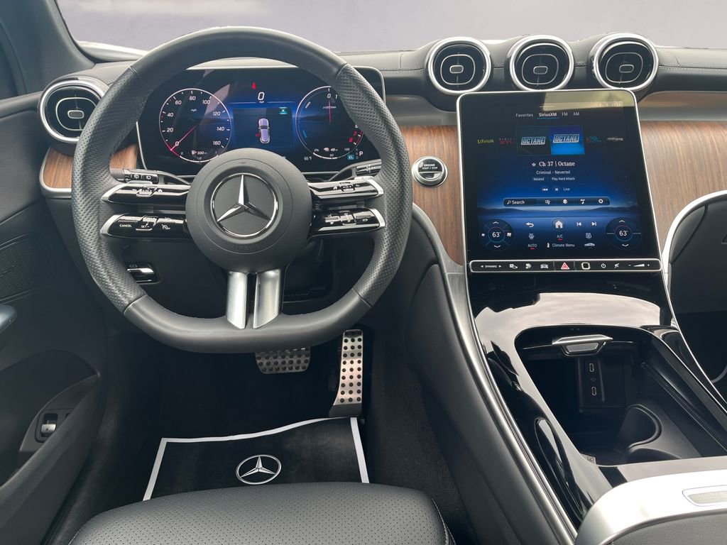 Used 2025 Mercedes-Benz GLC 350e 4MATIC image 10