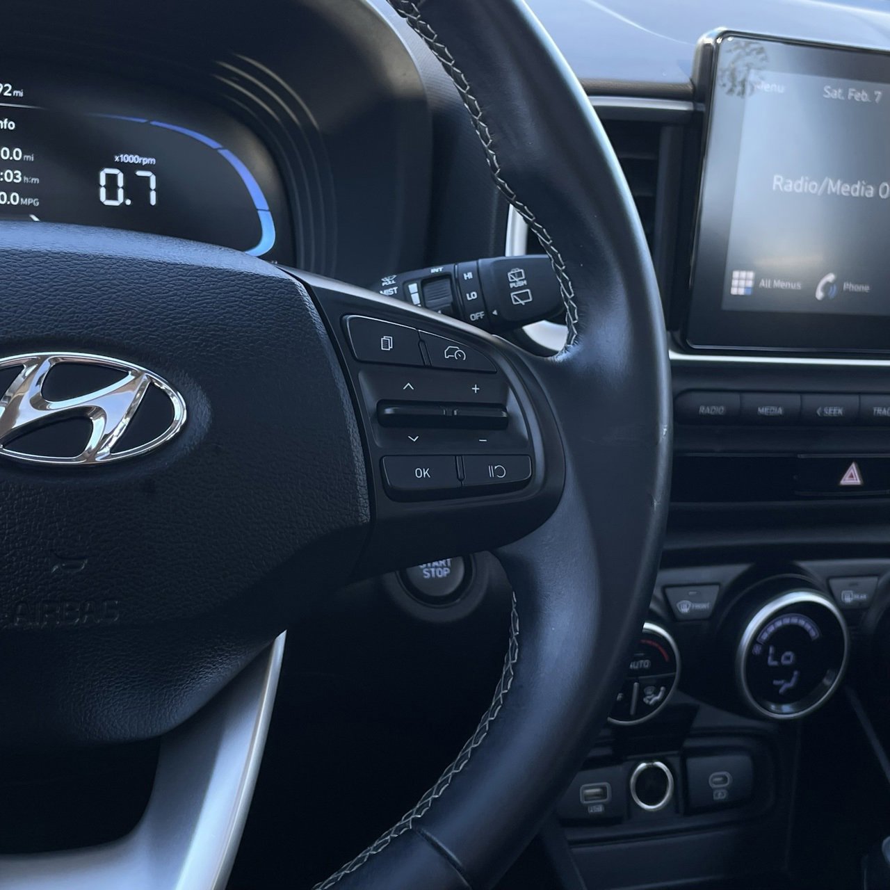 Used 2025 Hyundai Venue SEL image 14