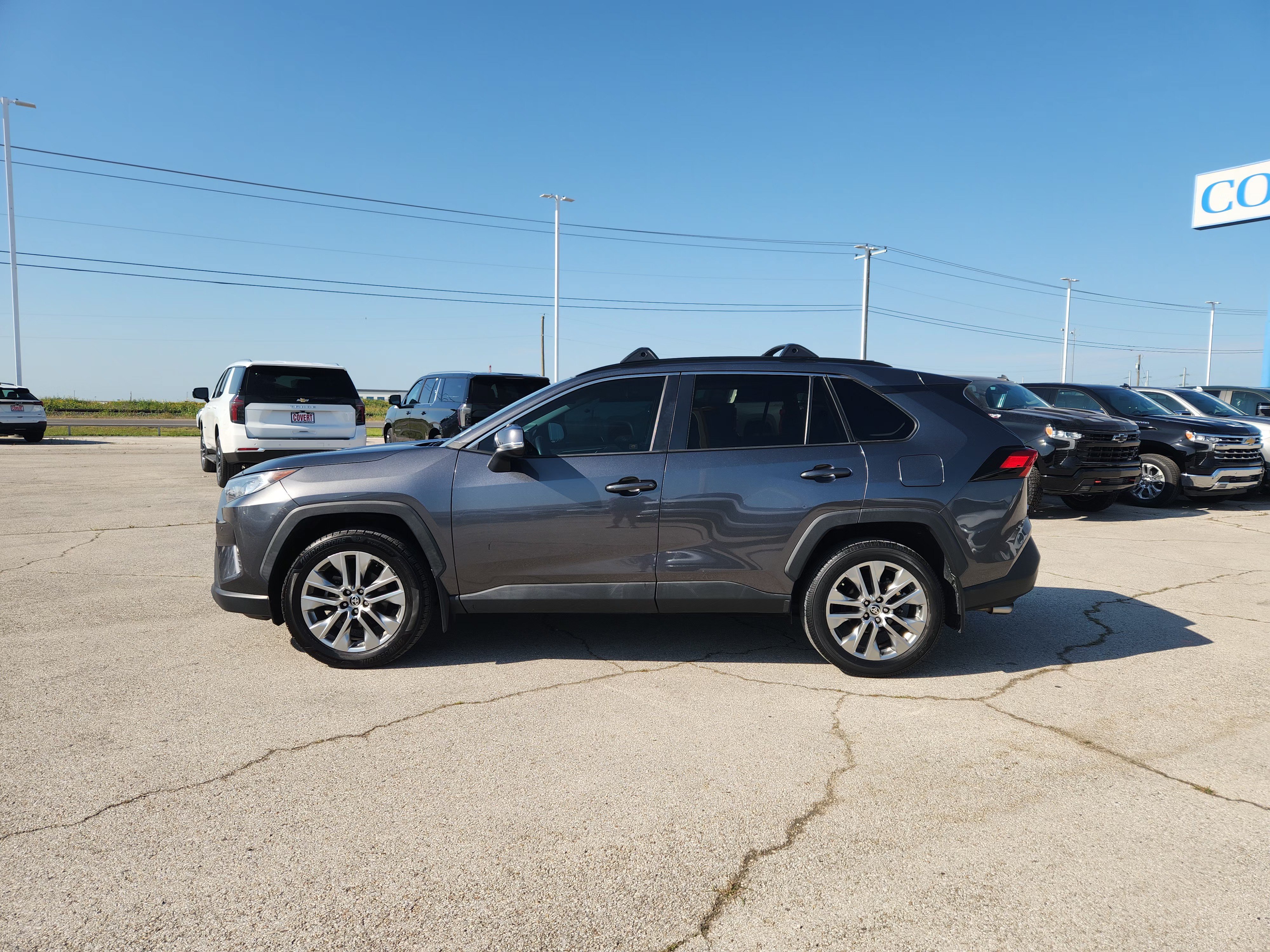 Used 2021 Toyota RAV4 XLE Premium FWD image 4
