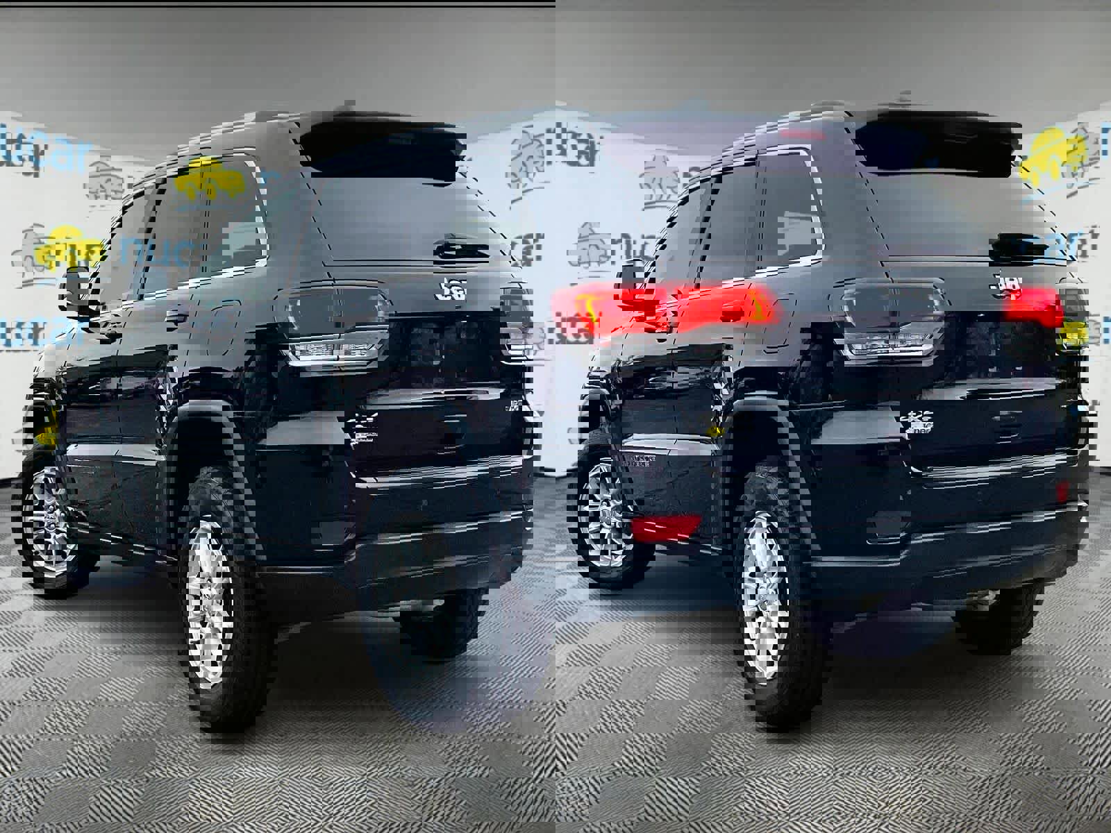 Used 2020 Jeep Grand Cherokee Laredo image 4