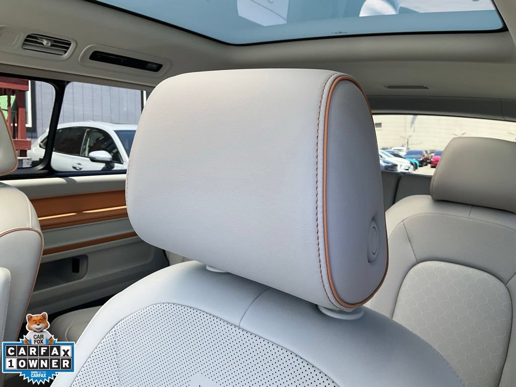 Used 2025 Volkswagen ID. Buzz 1st Edition AWD/4WD image 17