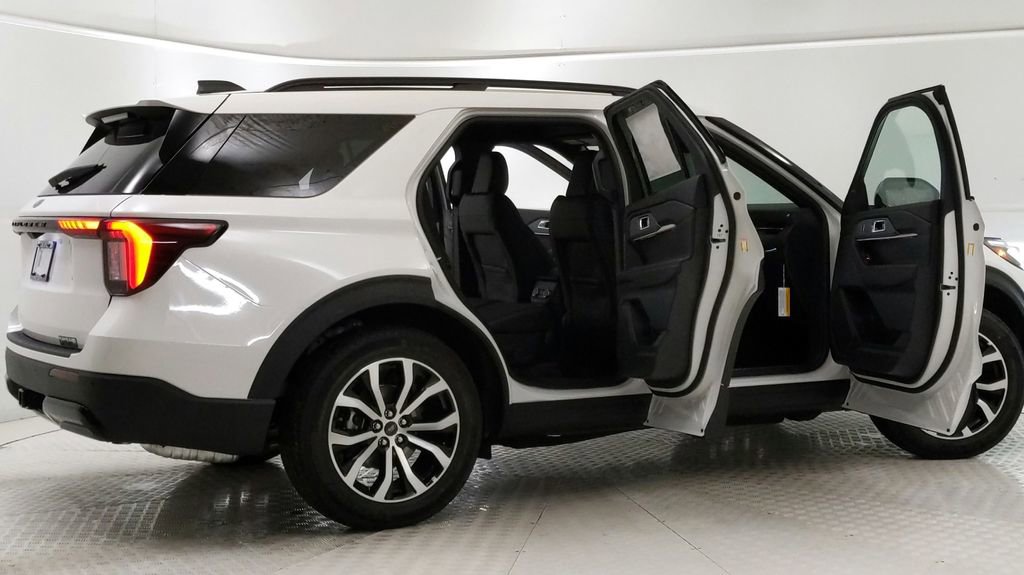 New 2025 Ford Explorer ST-Line w/ Premium Package image 10