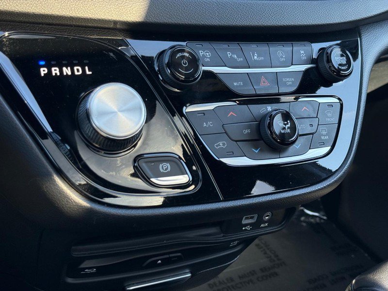 Used 2020 Chrysler Pacifica Touring-L Plus w/ Advanced Safetytec Group FWD image 25