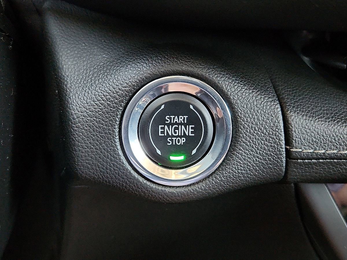 Used 2023 Buick Envision Essence w/ Sport Touring Package AWD/4WD image 8