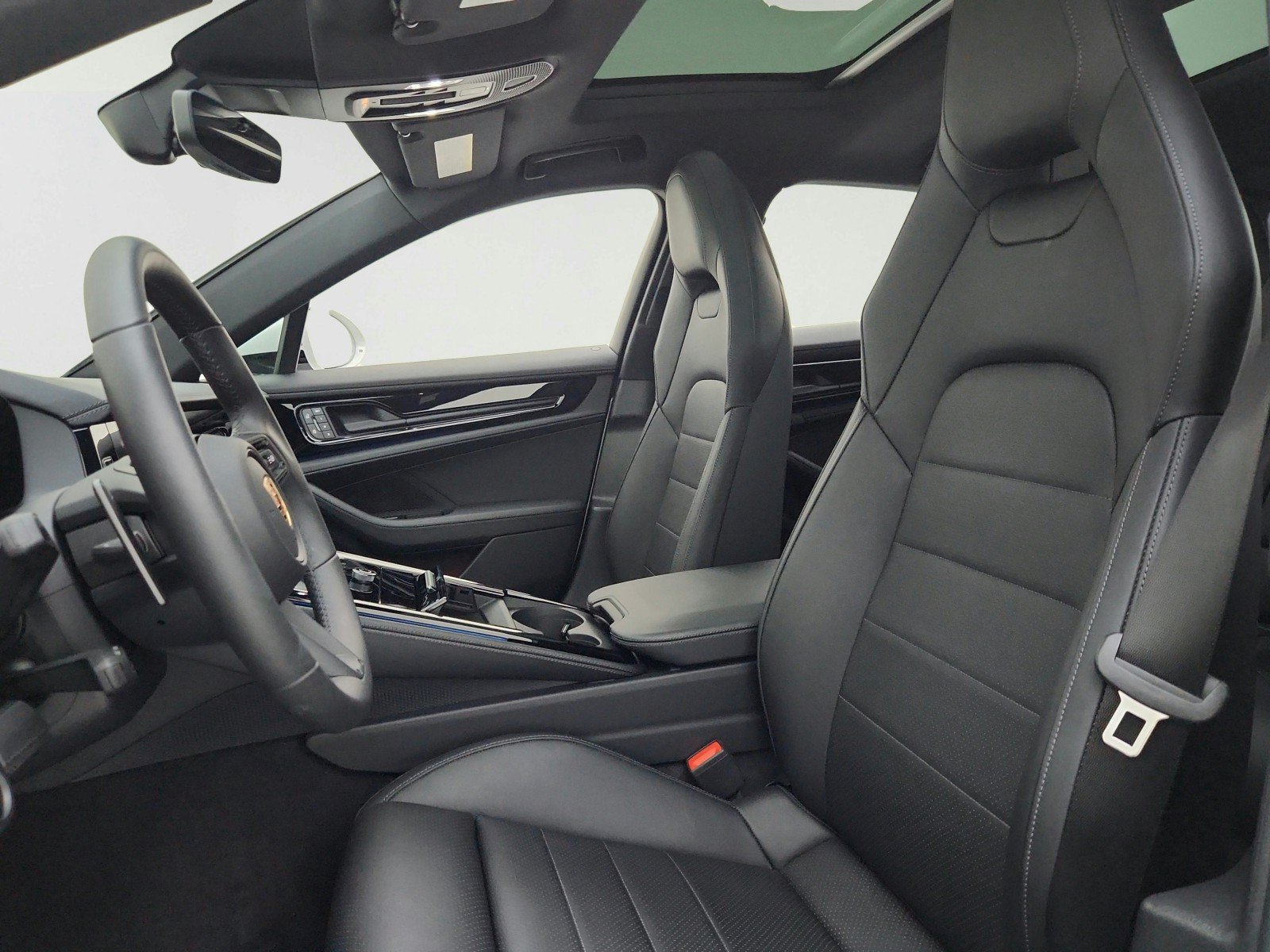 Used 2025 Porsche Panamera image 17