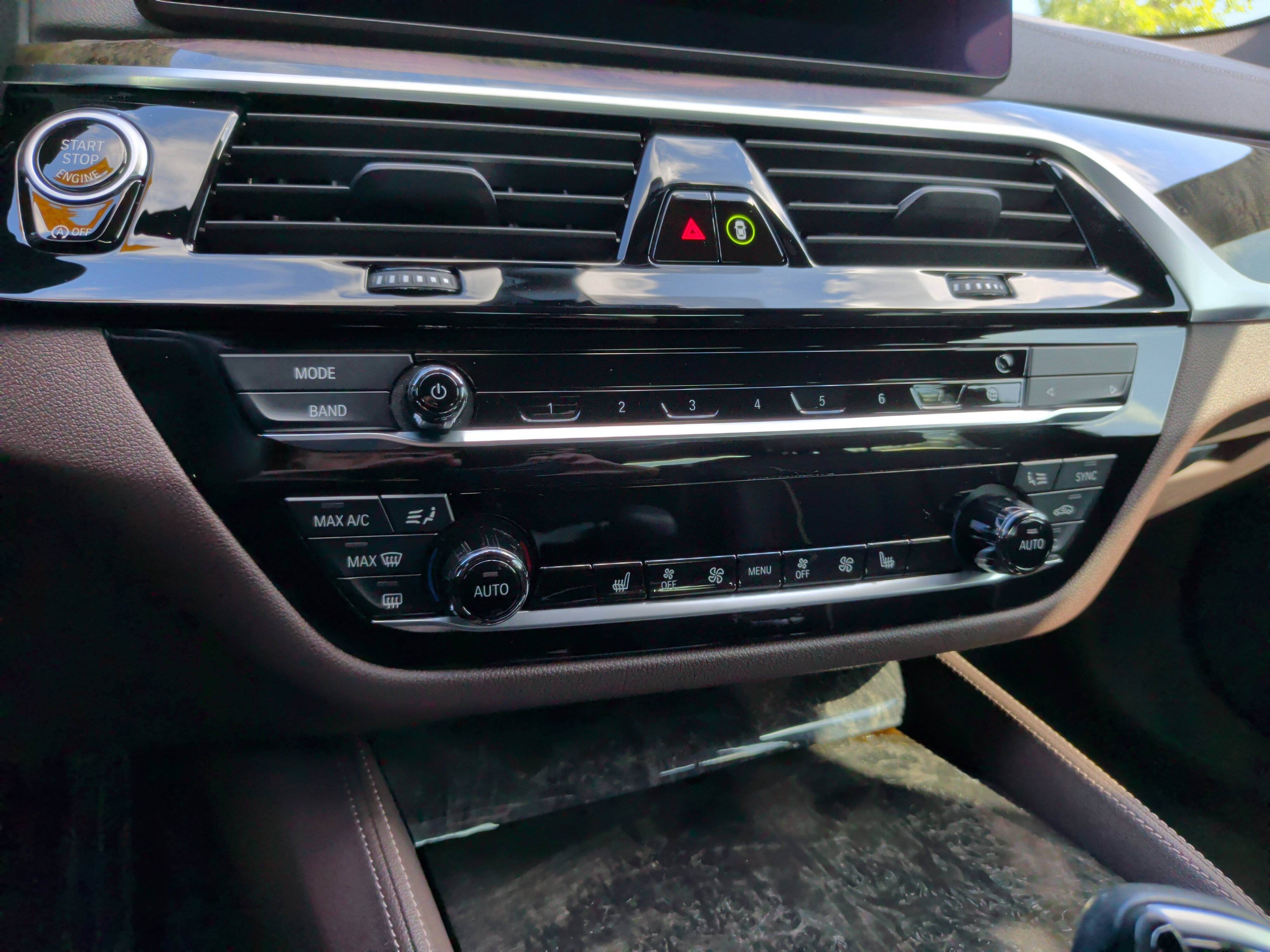 Used 2023 BMW M550i xDrive w/ Executive Package AWD/4WD image 19