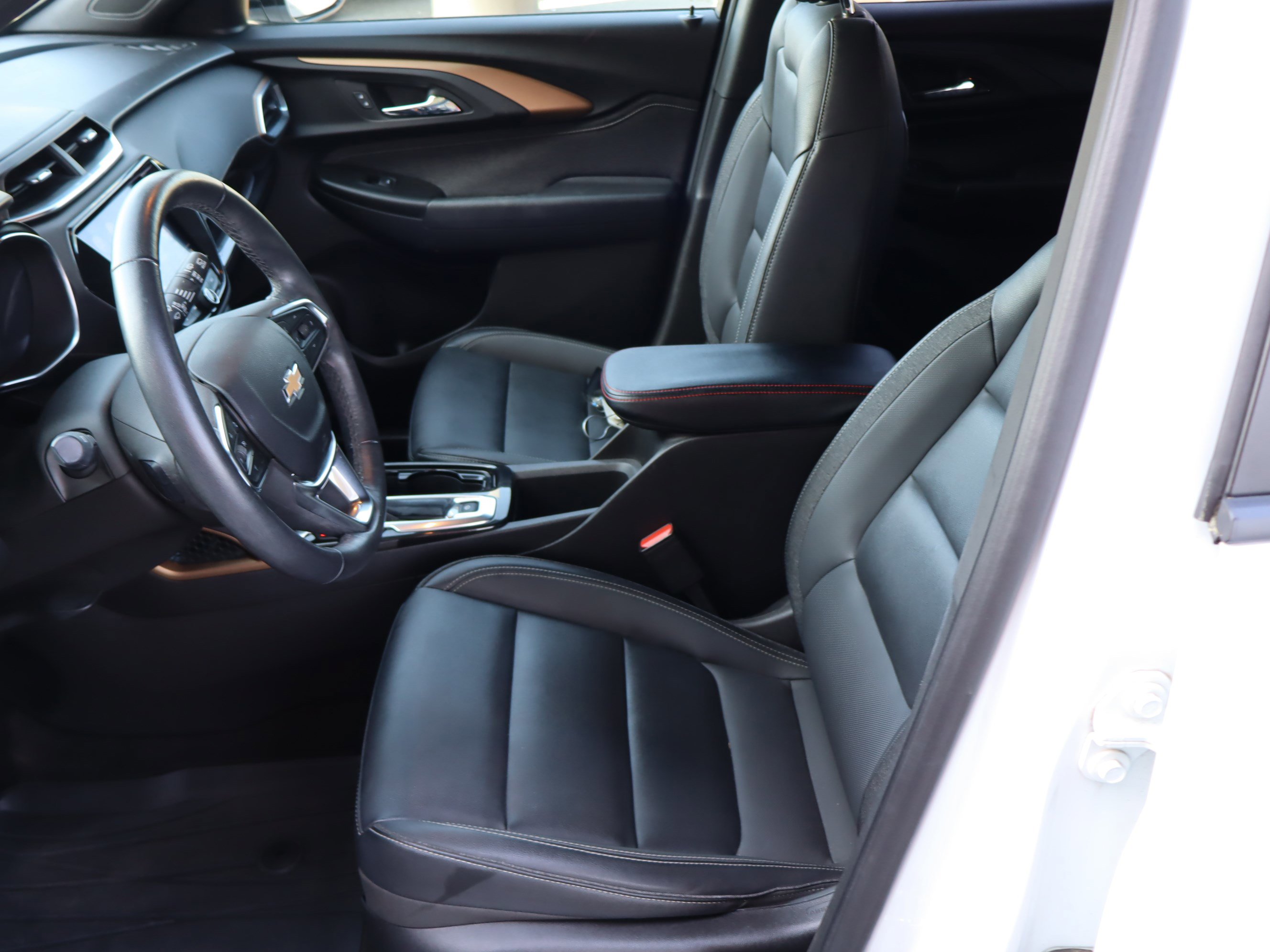 Used 2021 Chevrolet TrailBlazer ACTIV w/ Technology Package FWD image 16