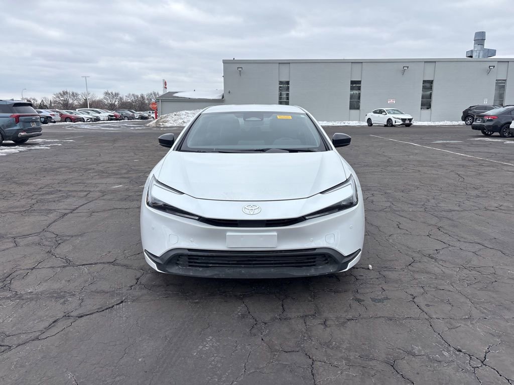 Used 2025 Toyota Prius LE image 3