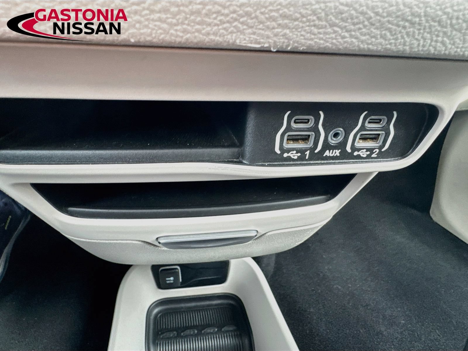Used 2023 Chrysler Pacifica Touring-L FWD image 26