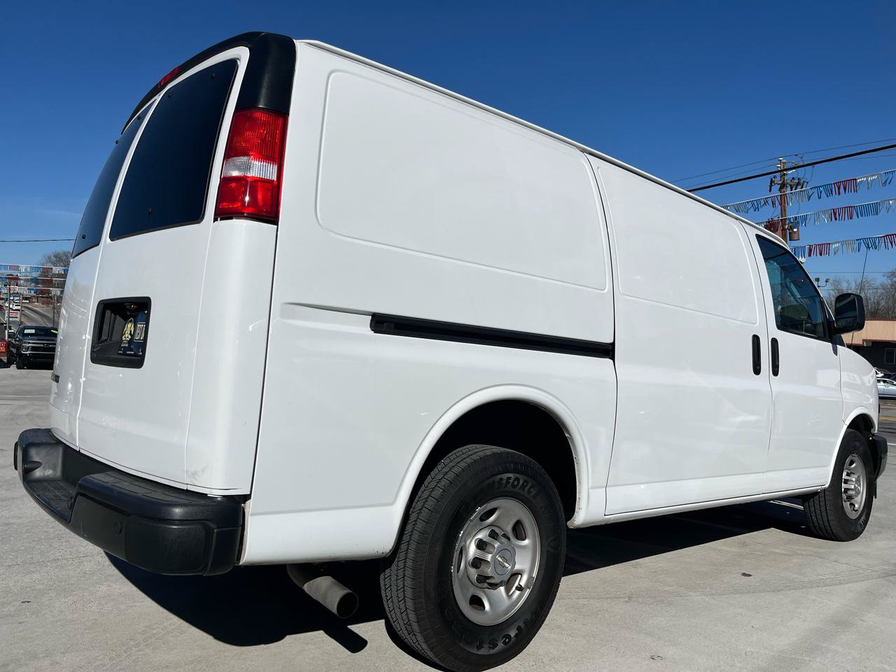 Used 2020 Chevrolet Express 2500 w/ Safety Package RWD image 8