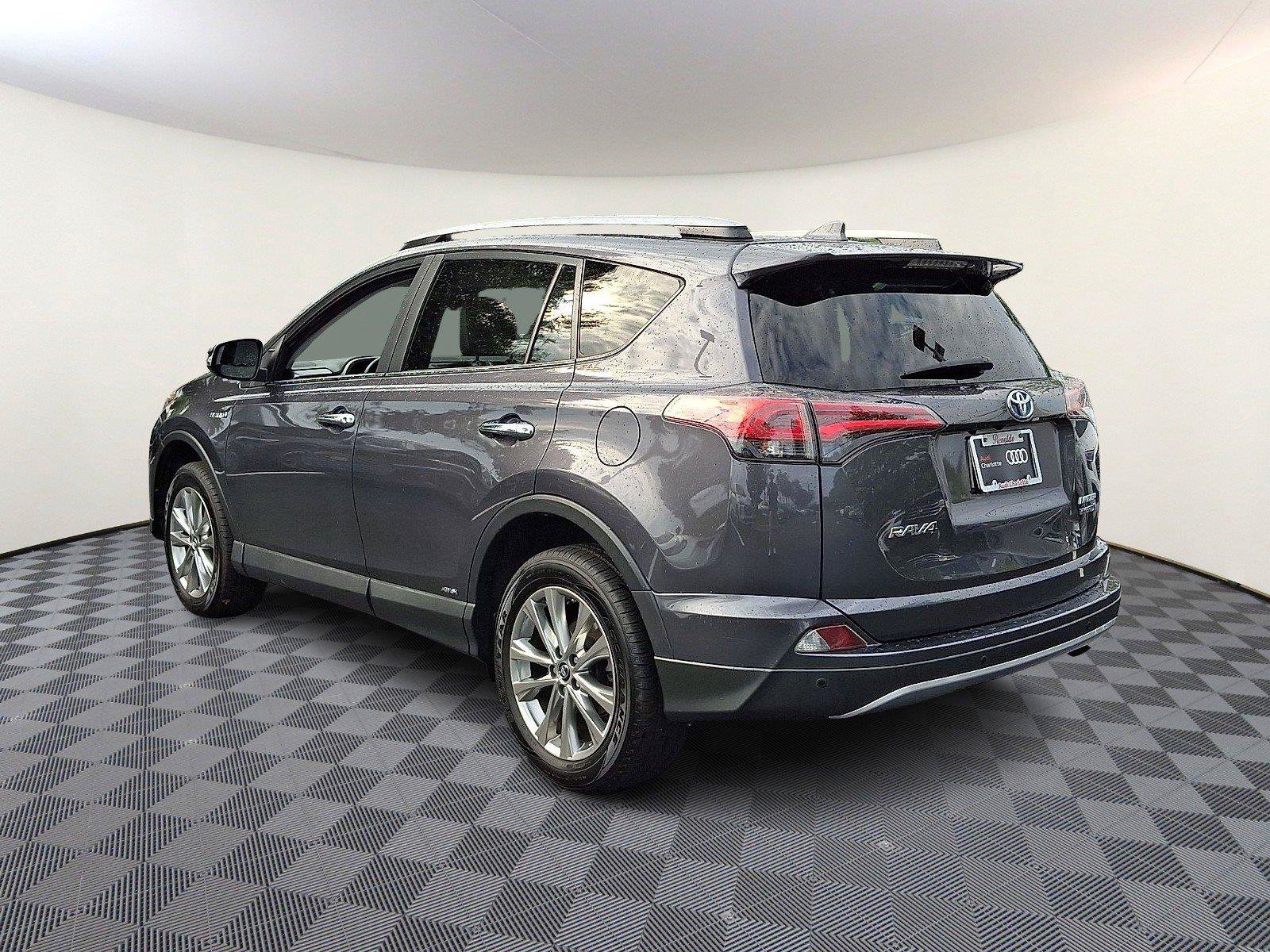 Used 2018 Toyota RAV4 Limited AWD/4WD image 4