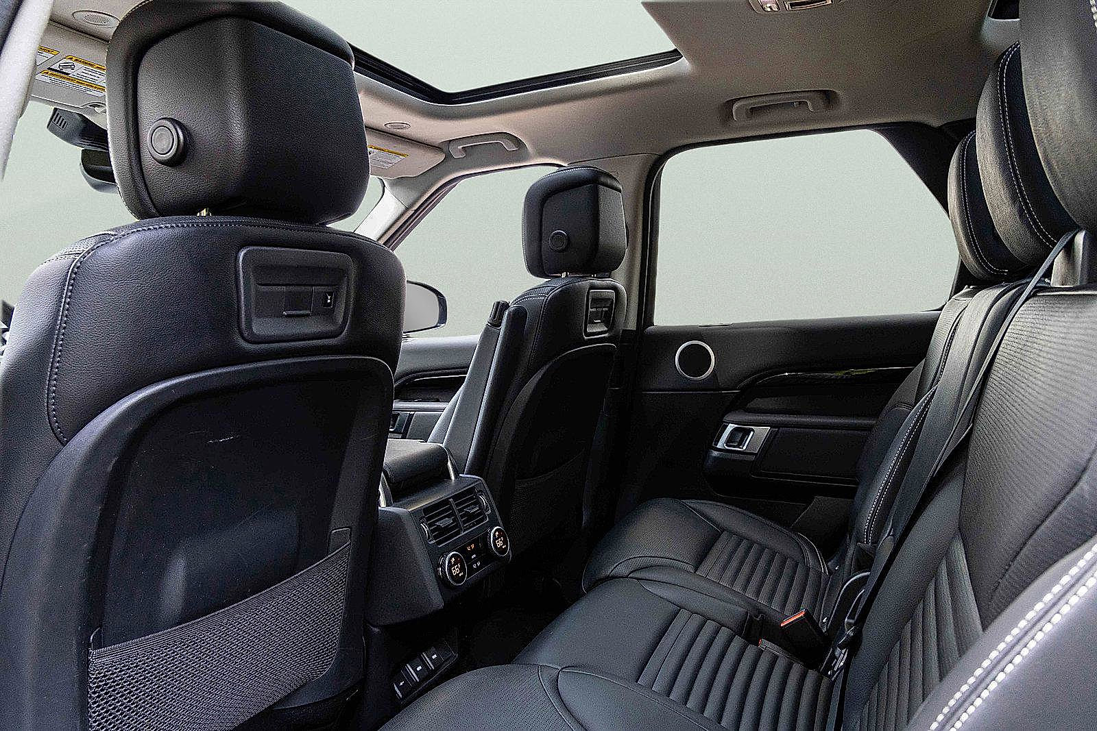 Used 2024 Land Rover Discovery S image 24