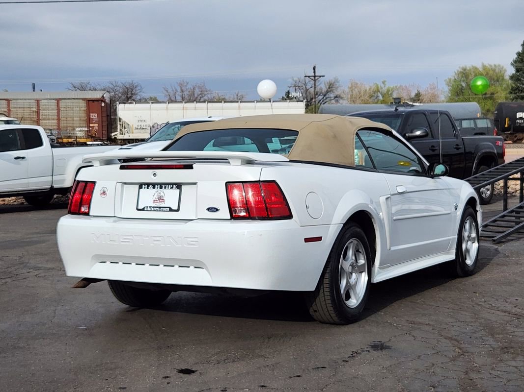 Used 2004 Ford Mustang Convertible image 9