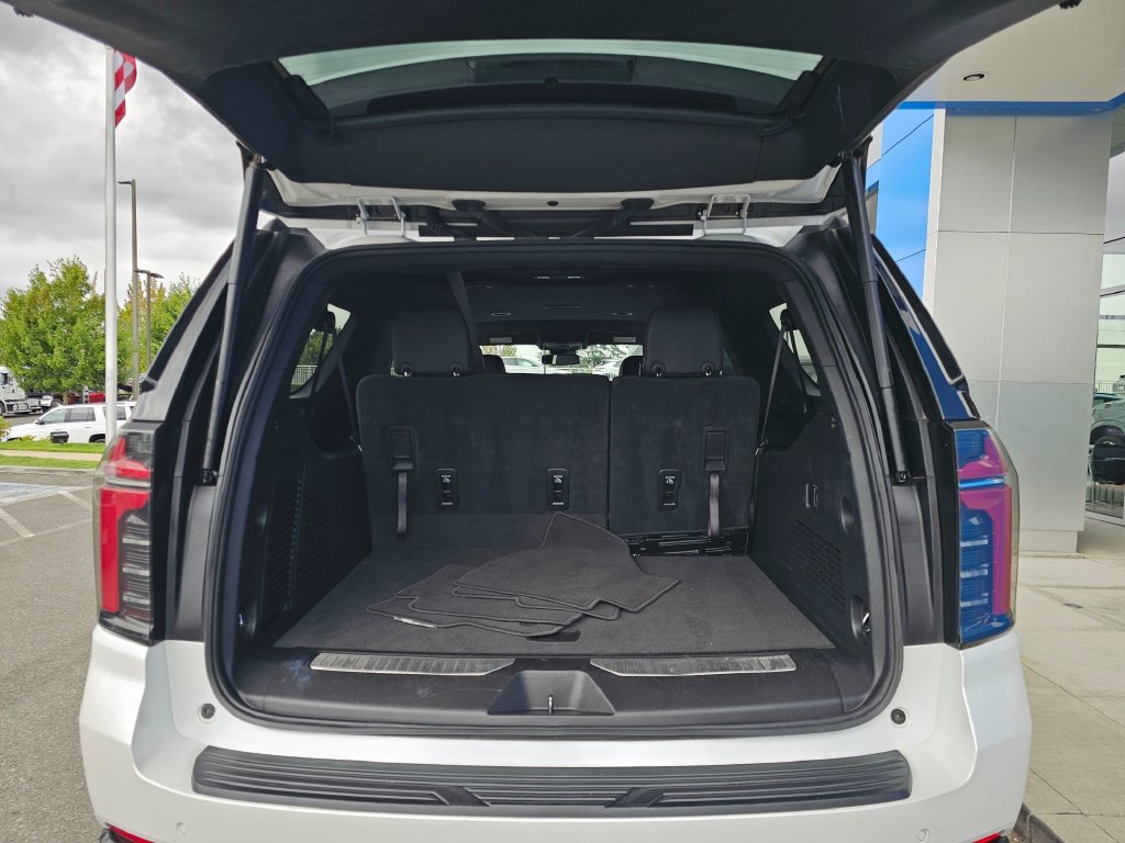 Used 2025 Chevrolet Suburban Z71 AWD/4WD image 18