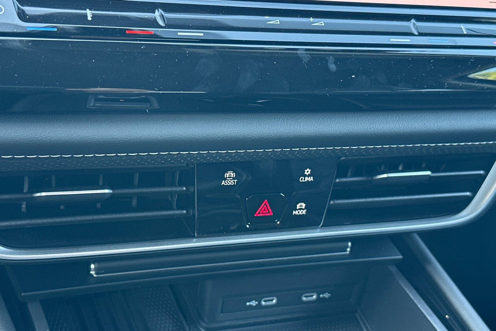 New 2026 Volkswagen Atlas SE image 18