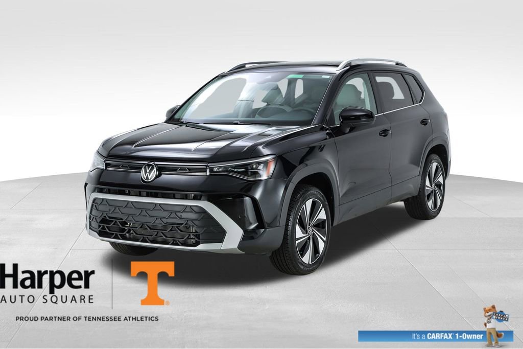 Used 2025 Volkswagen Taos SE w/ Panoramic Sunroof Package