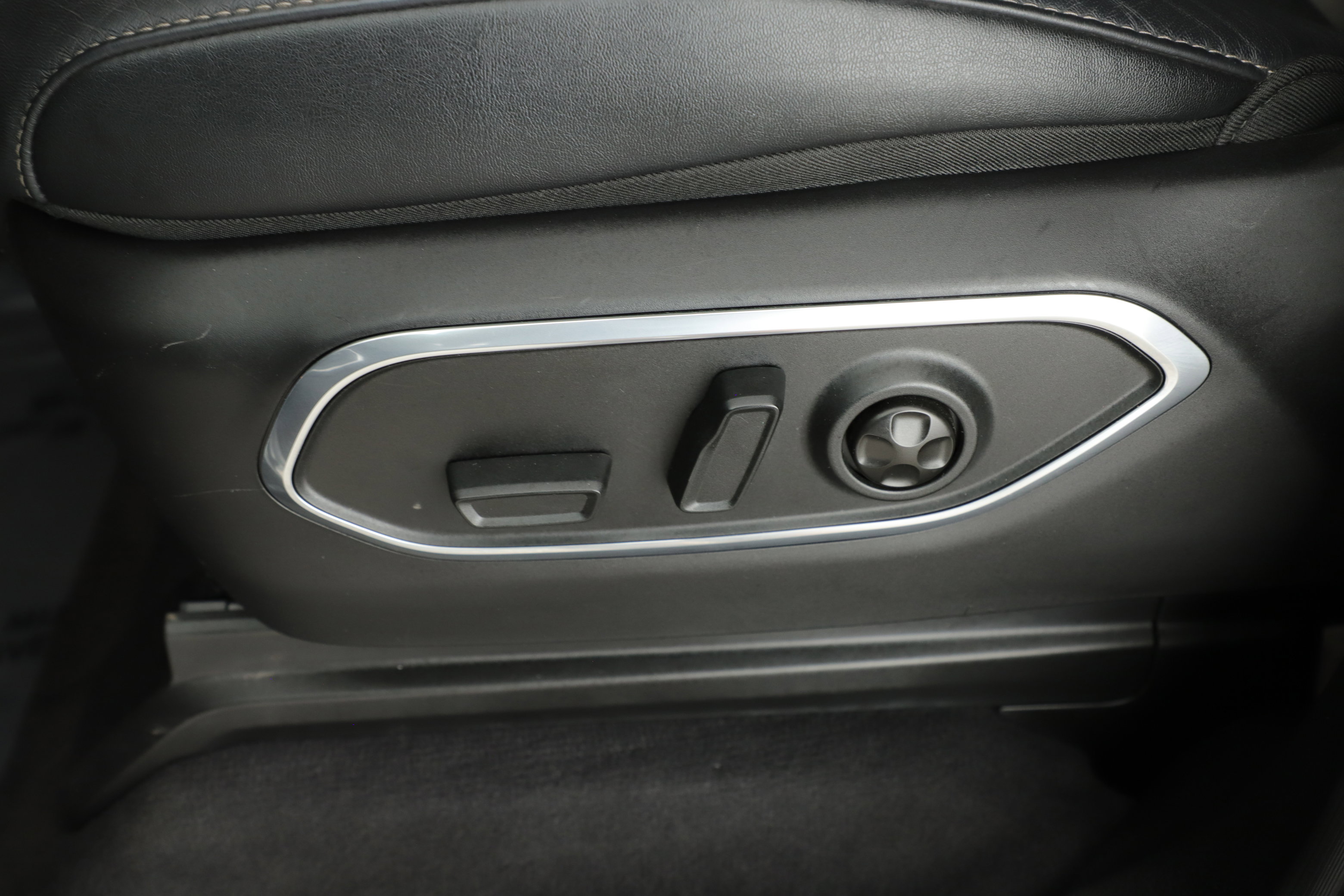 Used 2024 Jeep Wagoneer Series II w/ Flexible Seating Group image 17