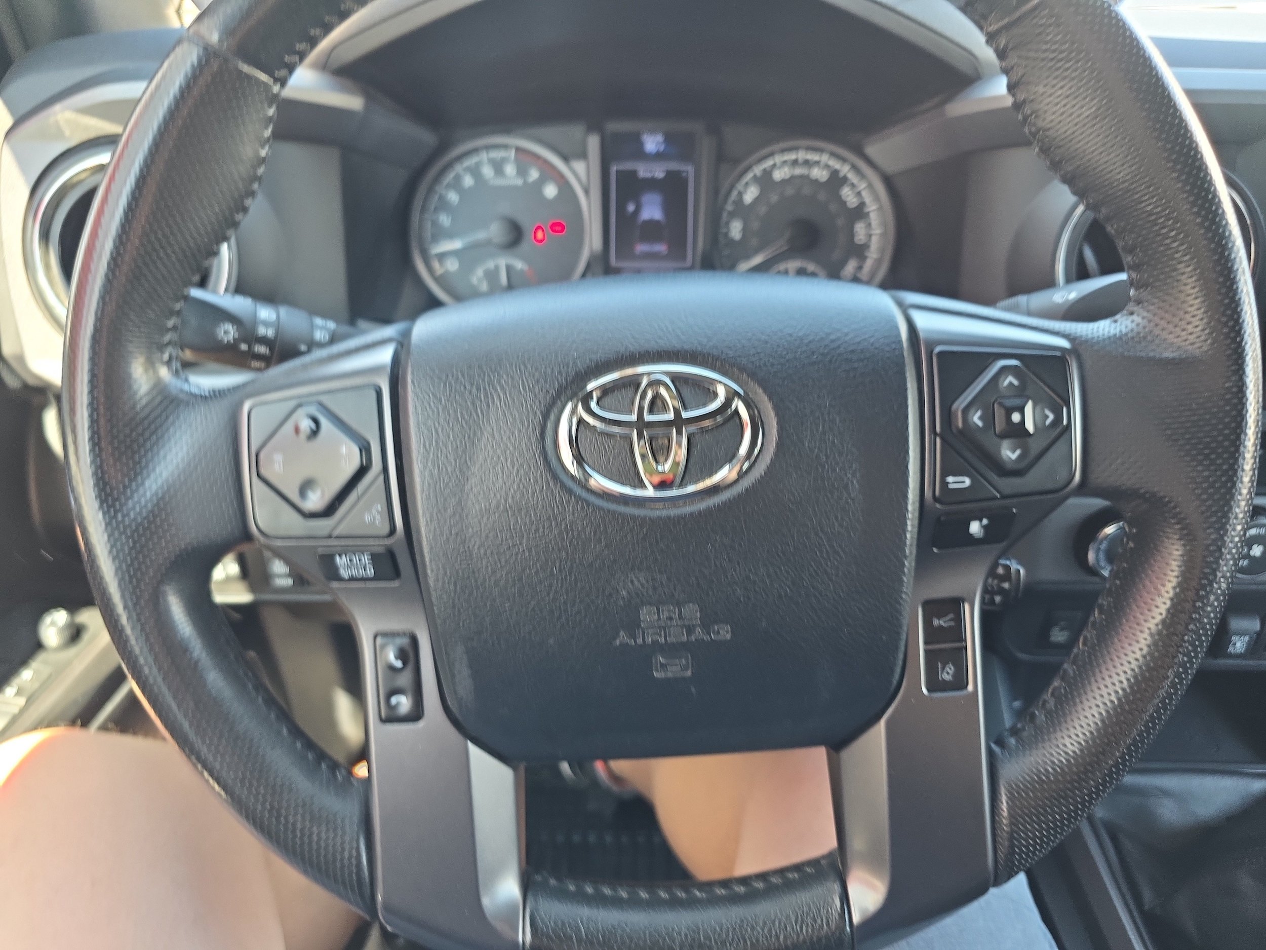 Used 2019 Toyota Tacoma TRD Off-Road w/ Technology Package AWD/4WD image 18