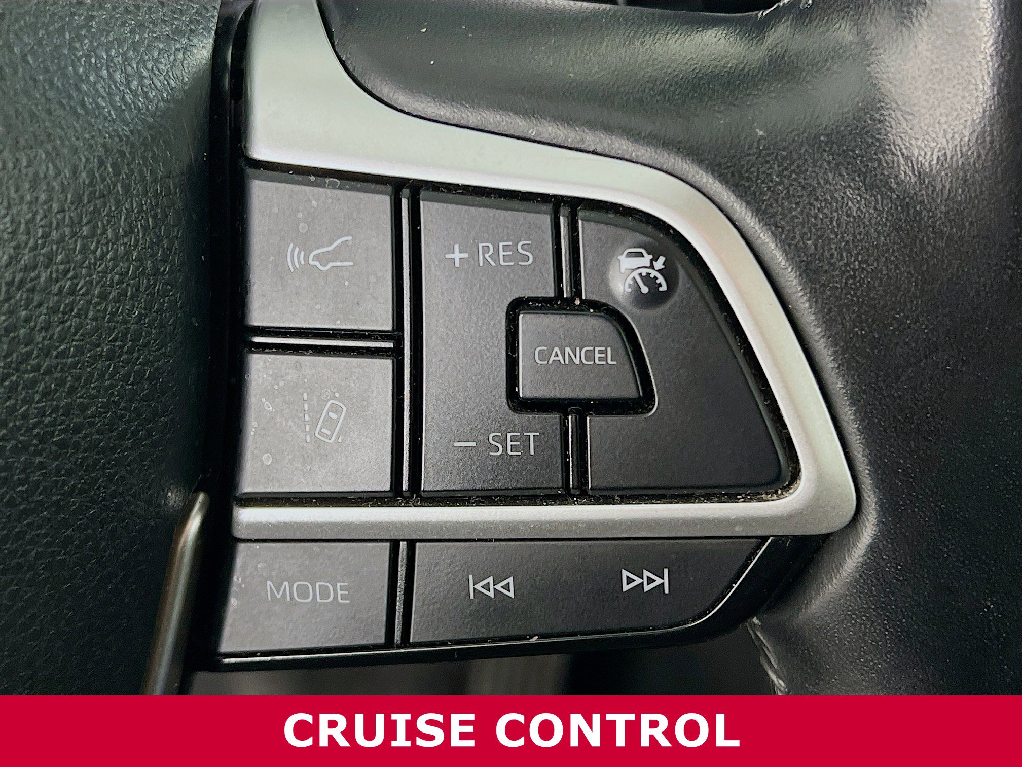 Used 2023 Toyota Highlander LE image 15