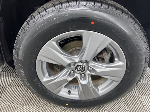 Used 2022 Toyota RAV4 XLE w/ Convenience Package image 10