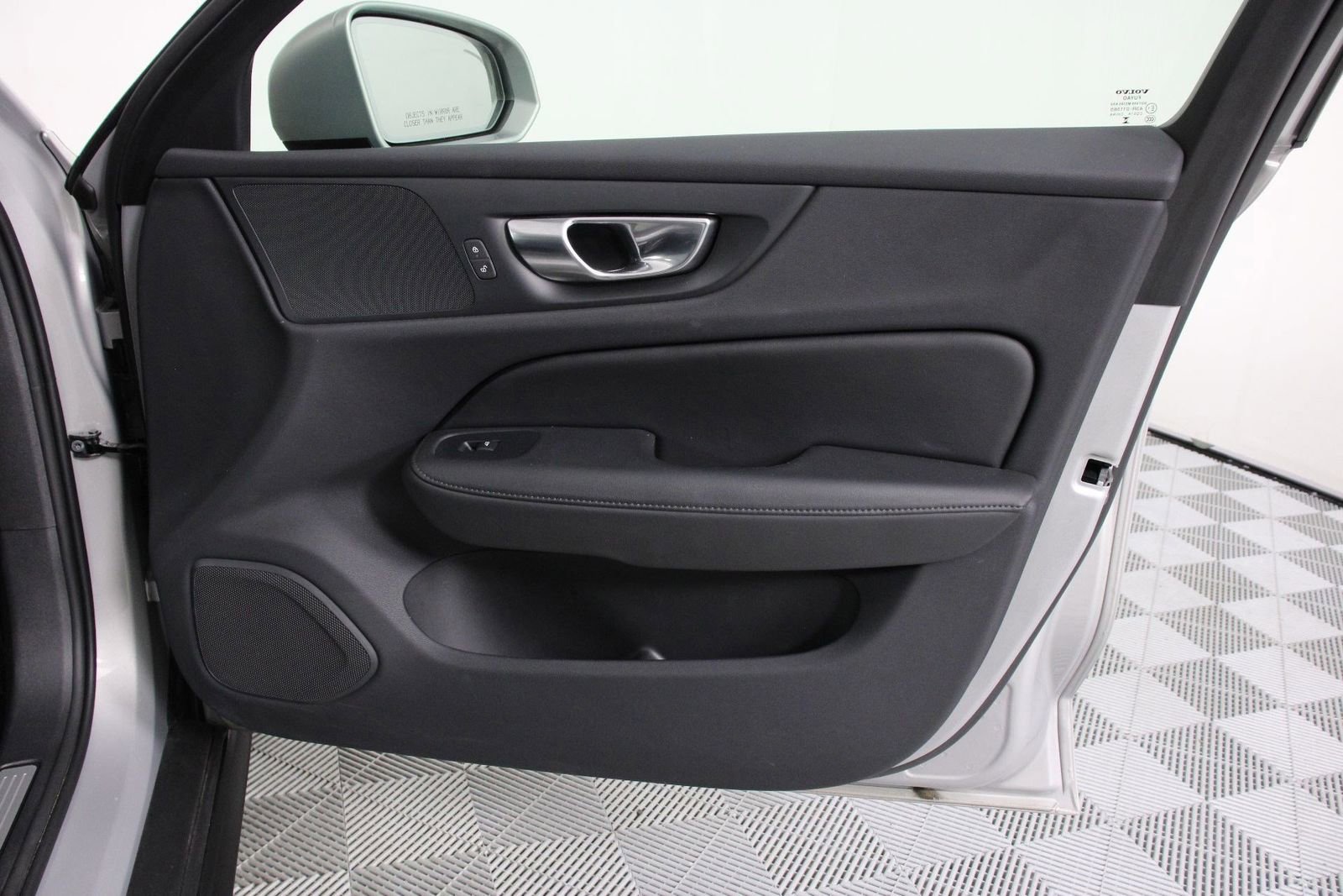 Used 2025 Volvo V60 B5 Cross Country Plus image 21