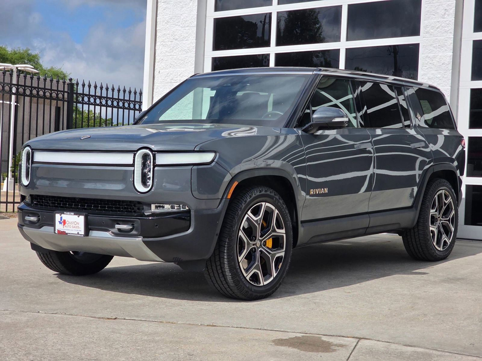 Used 2022 Rivian R1S Launch Edition image 8