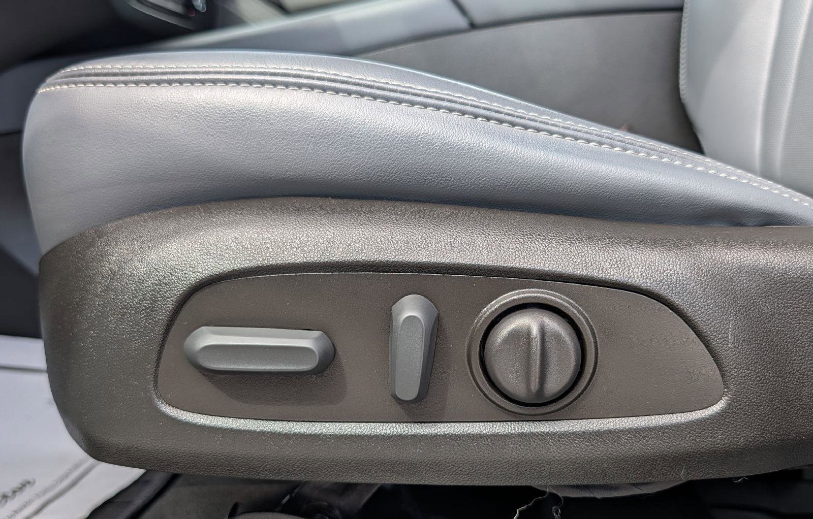 Used 2023 Buick Enclave Essence w/ Experience Buick Package image 12