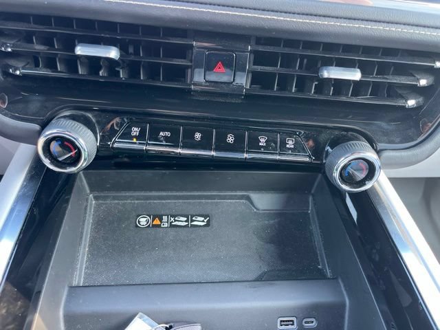 Used 2025 Chevrolet Suburban Premier RWD image 31