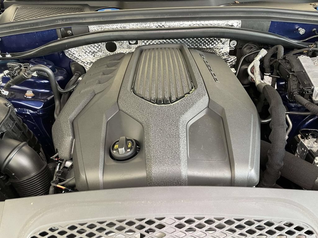 Certified 2023 Porsche Macan AWD/4WD image 24